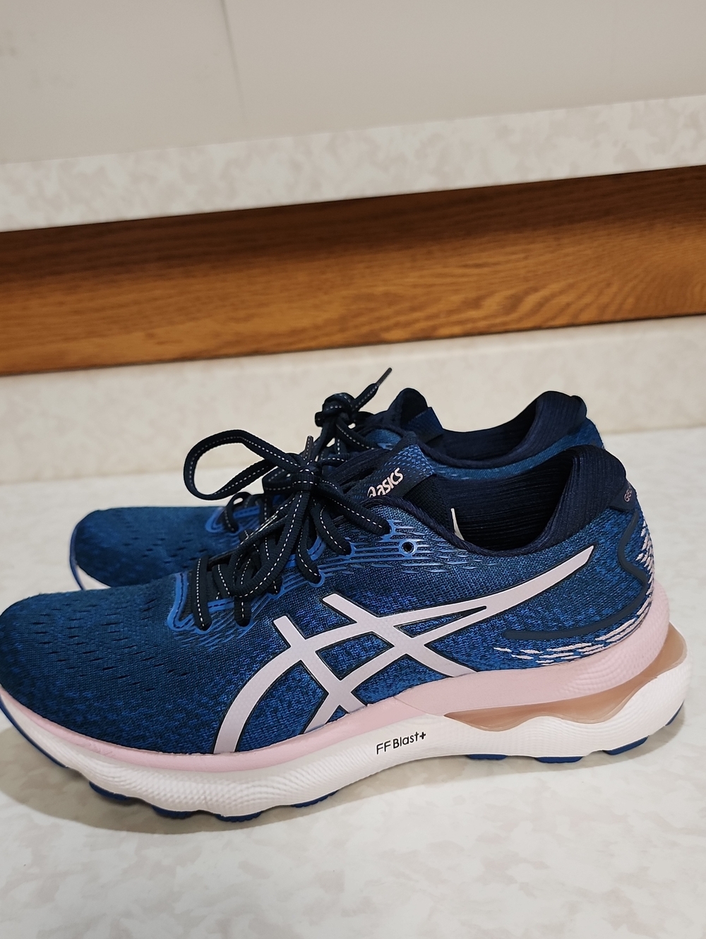 ASICS gel nimbus 24 Women's Running Sneakers 7 number 5004